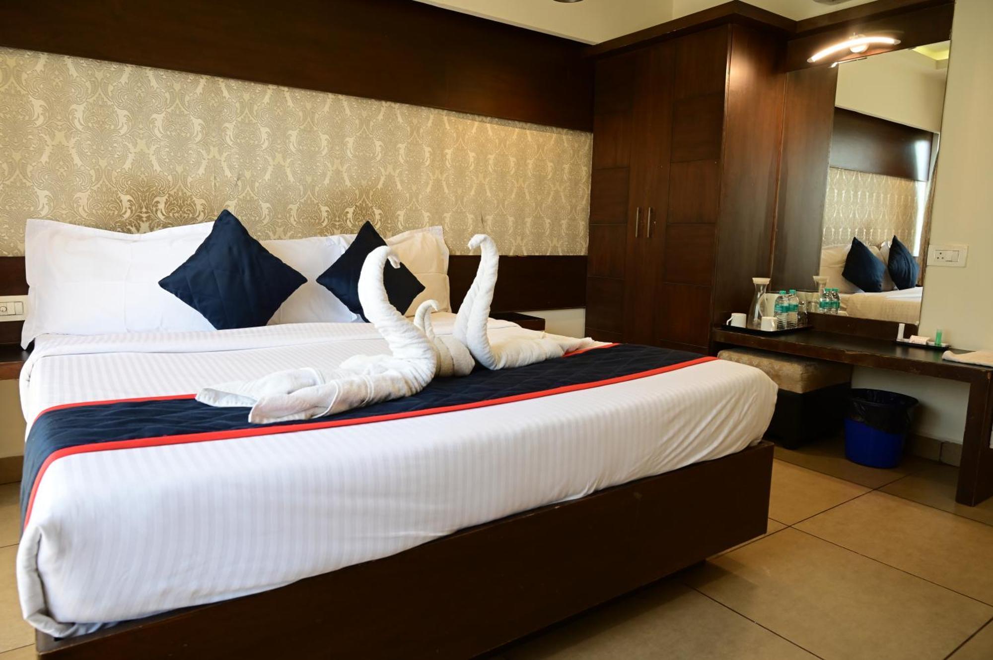 Canyon Sun Chennai Exterior photo